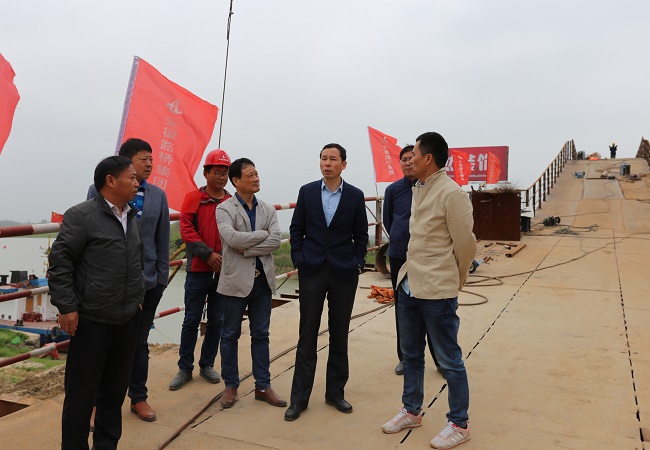 路桥集团党委书记、董事长、总司理盛明宏一行赴合安改扩建01标调研