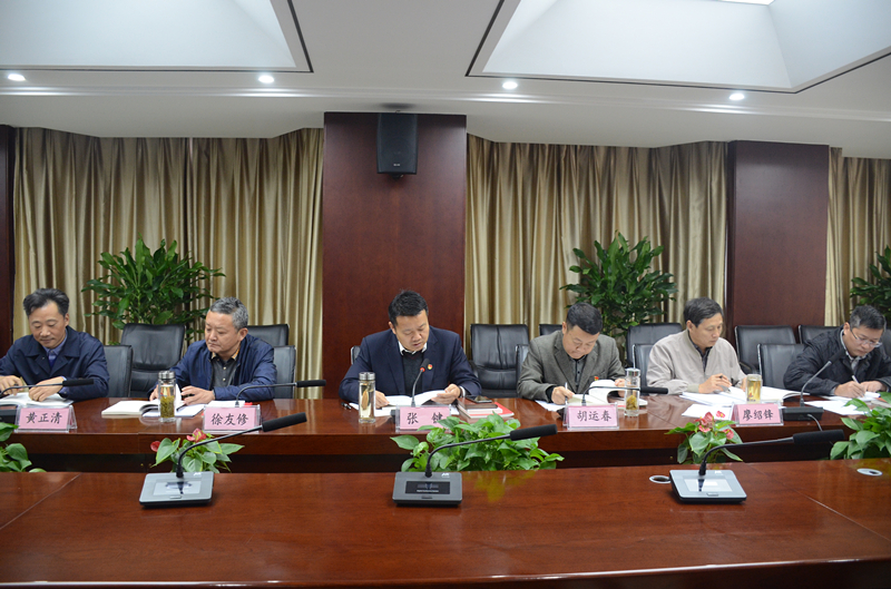 安建建材召开党委中心组学习会
