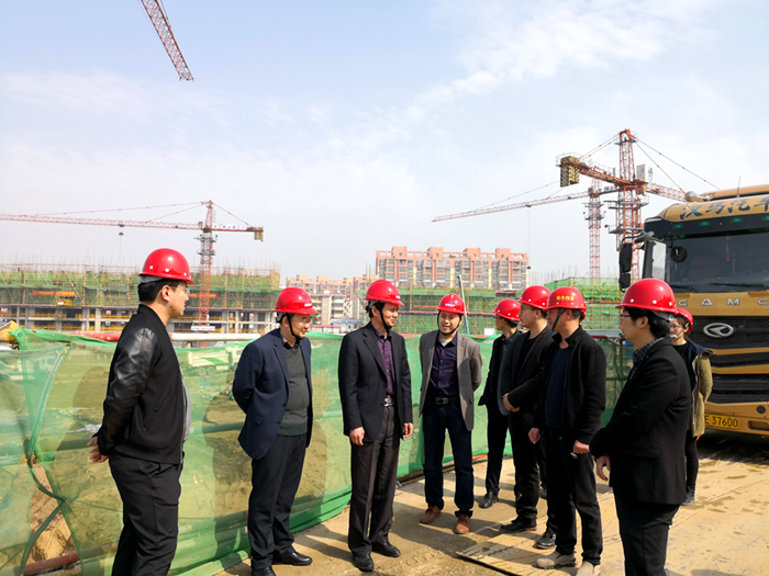 集团公司工会副主席吴晓伍莅临安建地产阜阳公司指导事情