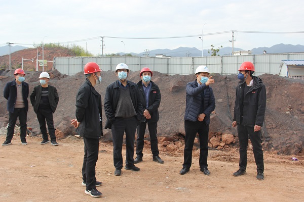 安建总承包公司党委书记张冲一行赴绩溪项目督导并加入主题党日活动