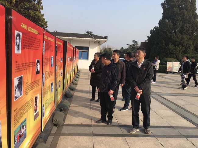 安建服务中心开展铭刻历史思念先烈红色古板教育活动