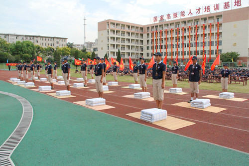 安徽365英国上市技师学院盛大举行庆祝第34个西席节、2018级新生军训结业暨开学仪式