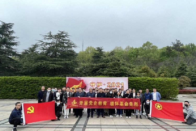 思念革命先烈，，，，，罗致奋进实力