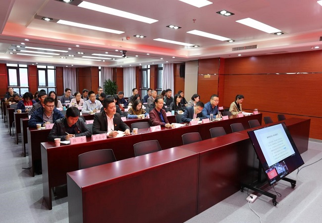 路桥集团纪委书记上党课——旌旗鲜明讲政治 永葆忠诚敢继续