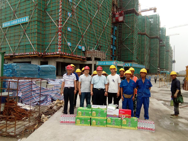 安建建材向导分赴一线“送清凉”