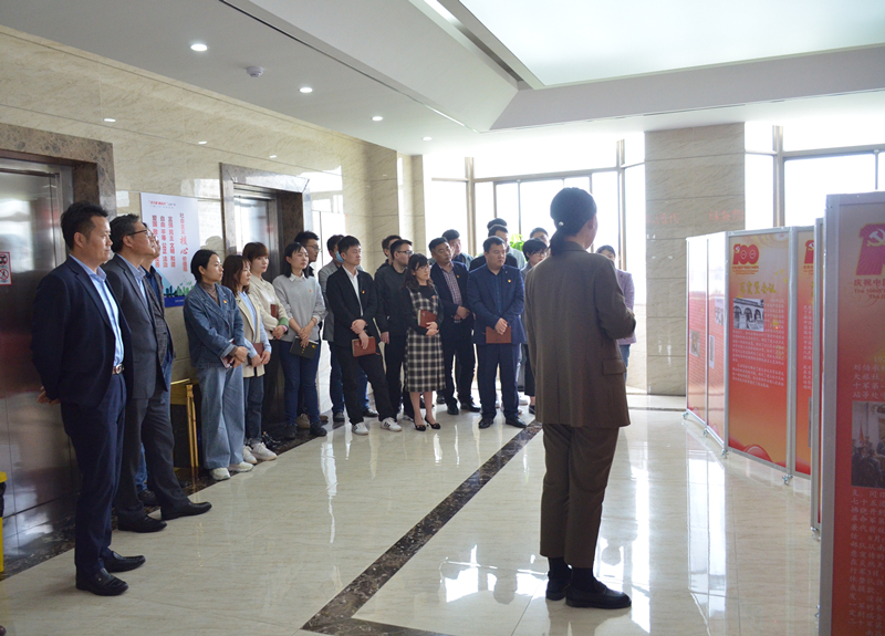 安建建材机关党总支开展“随着展板学党史 心里有话对党说”主题党日活动  