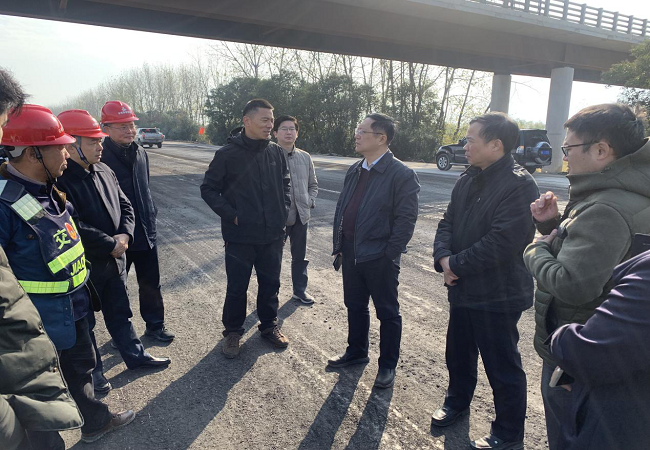 安徽交控集团总司理钱东升调研路桥集团芜合改扩建三标项目