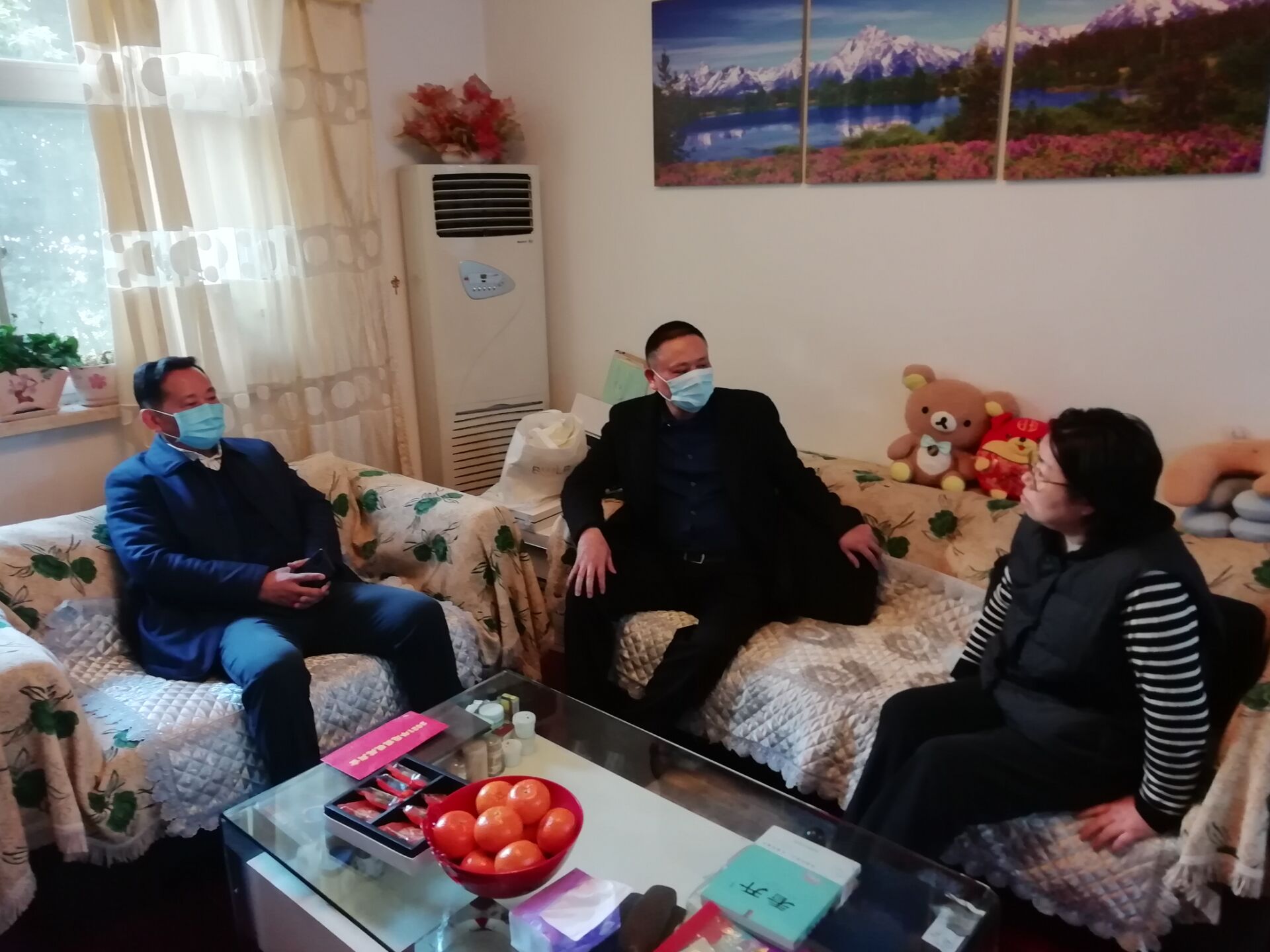 牛曙东登门慰问部分退休老同志