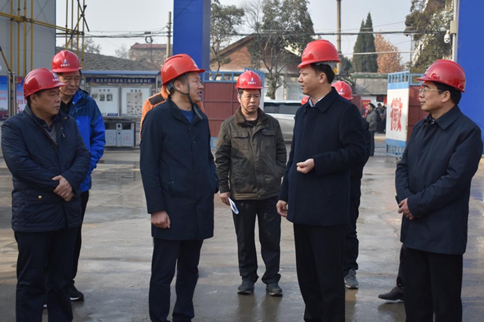淮北市委书记黄晓武一行莅临安建地产淮北双龙雅舍项目督查大气污染防治事情