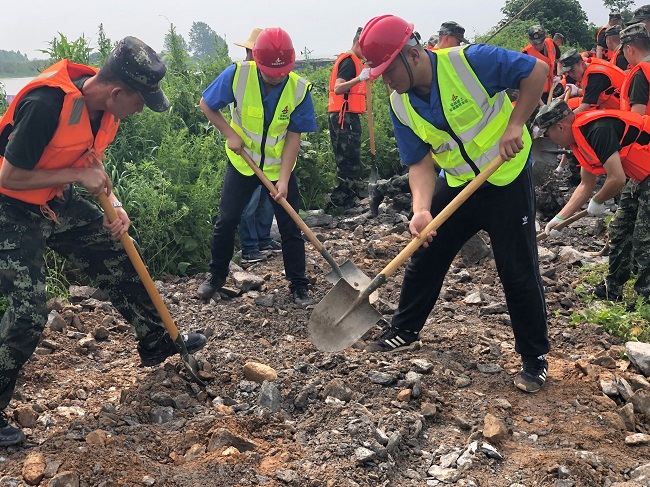 【路桥集团防汛抗洪在行动】S211项目部支援抢修防汛通道 