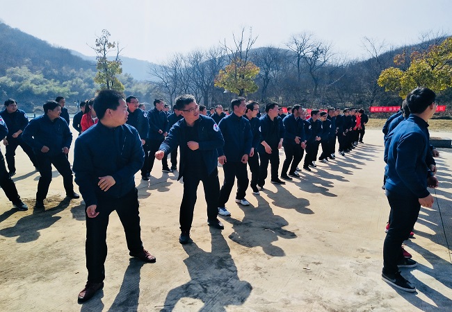 只有拼出的漂亮  没有等来的绚烂