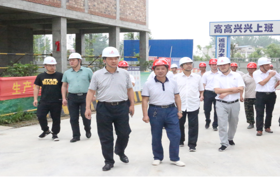防暑降温保康健，，，，，关爱职工送清凉