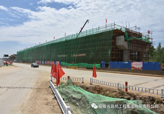 六安市委常委、副市长束学龙一行莅临路桥集团G312四标项目检查指导