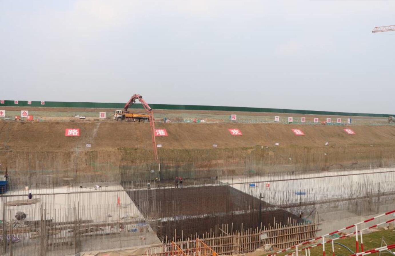 “复产防疫，，路港在行动” 系列报道22：把“疫”失的时间抢回来，，安徽路港公司灵璧船闸项目底板施工所有完成