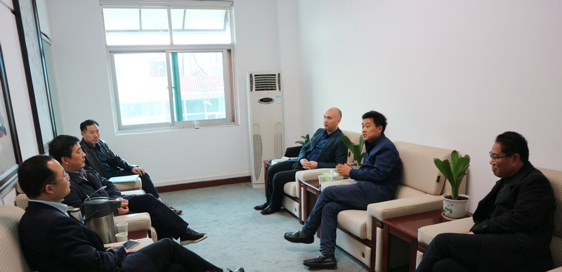 集团公司副总司理霍向东与太和县委书记杨波举行座谈会