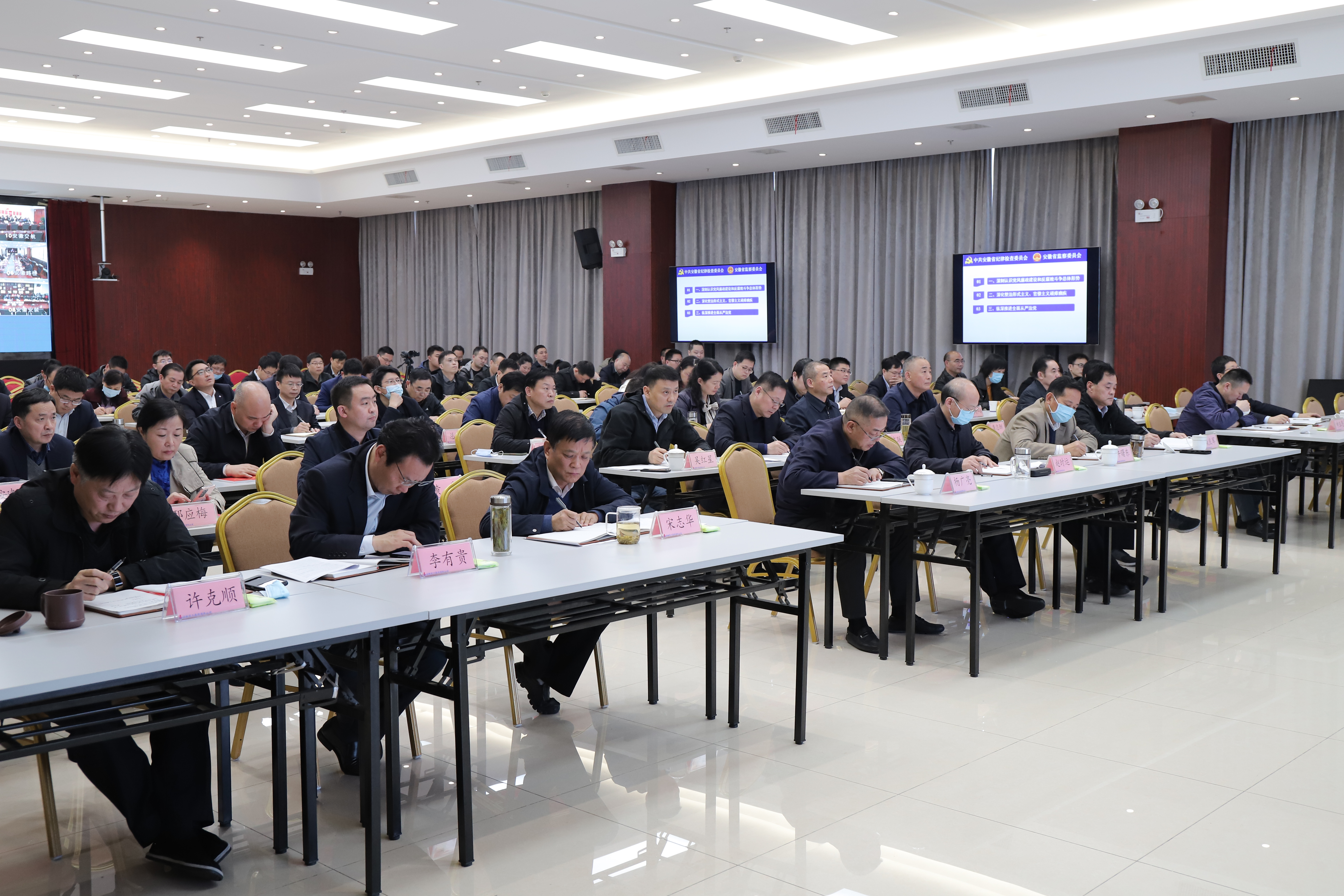 365英国上市控股党委中心组举行新一轮深化“三个以案”警示教育报告会