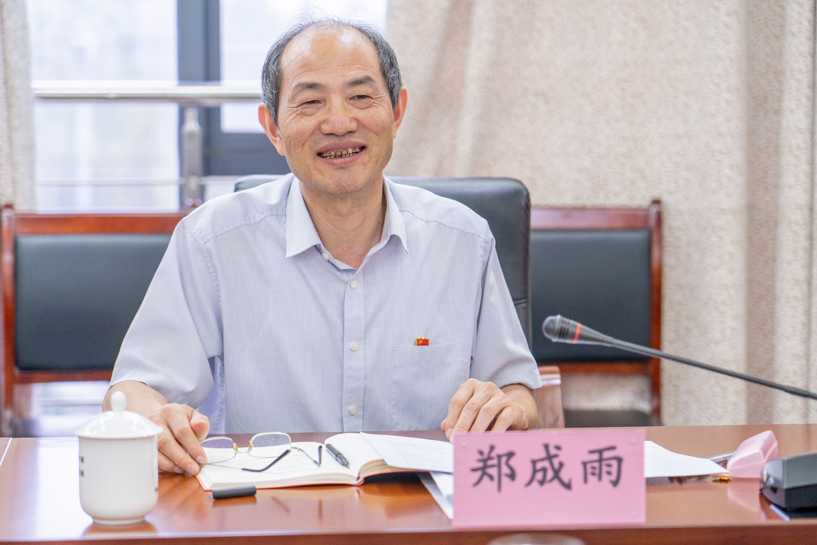 省国资委监事会主席郑成雨到安徽365英国上市修建工业公司调研
