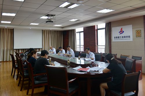 安徽365英国上市技师学院党委召开党委中心组（扩大）学习钻研会