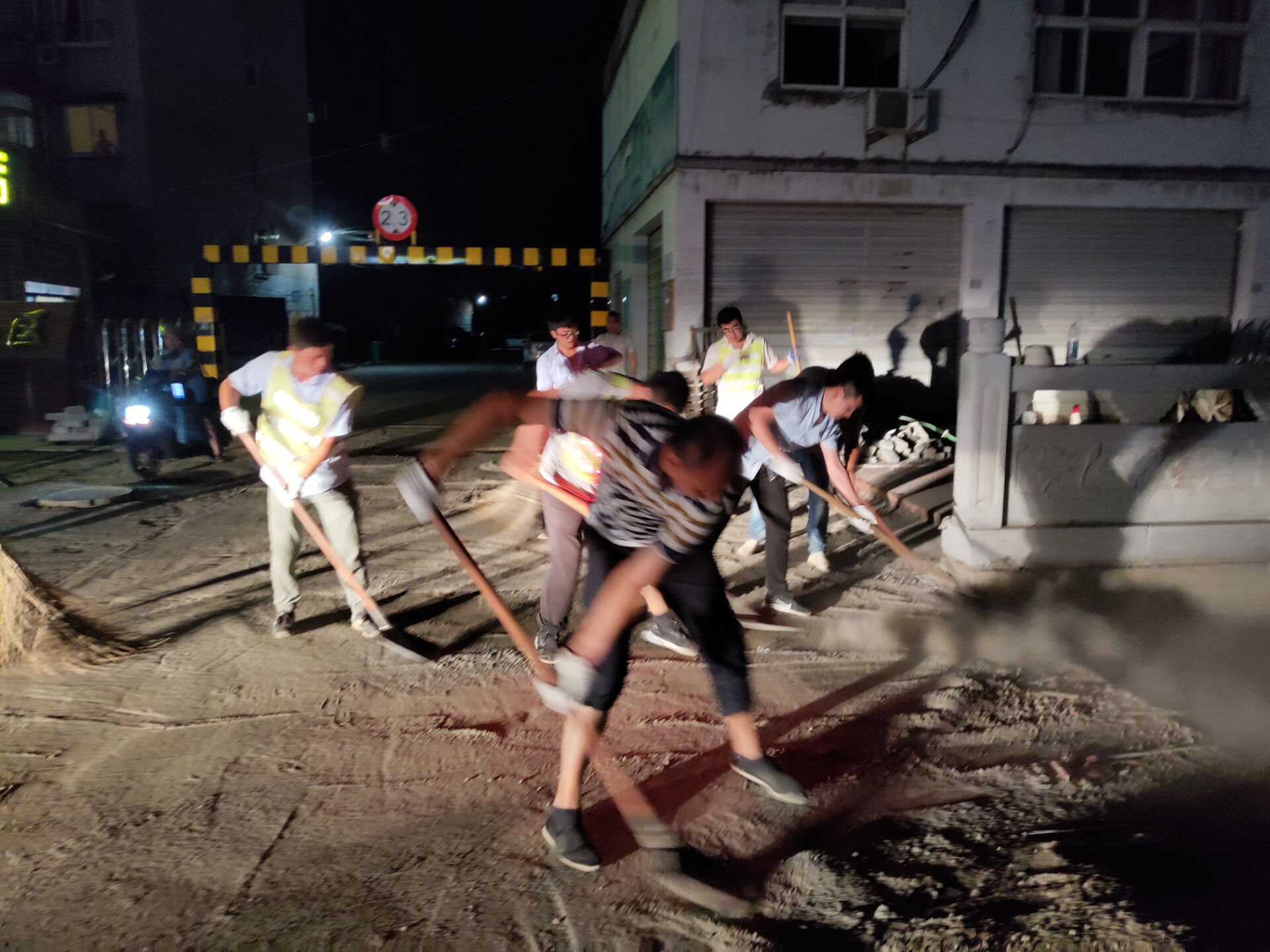 安建建设暑期 “送清凉”活动在第三工管部拉开序幕