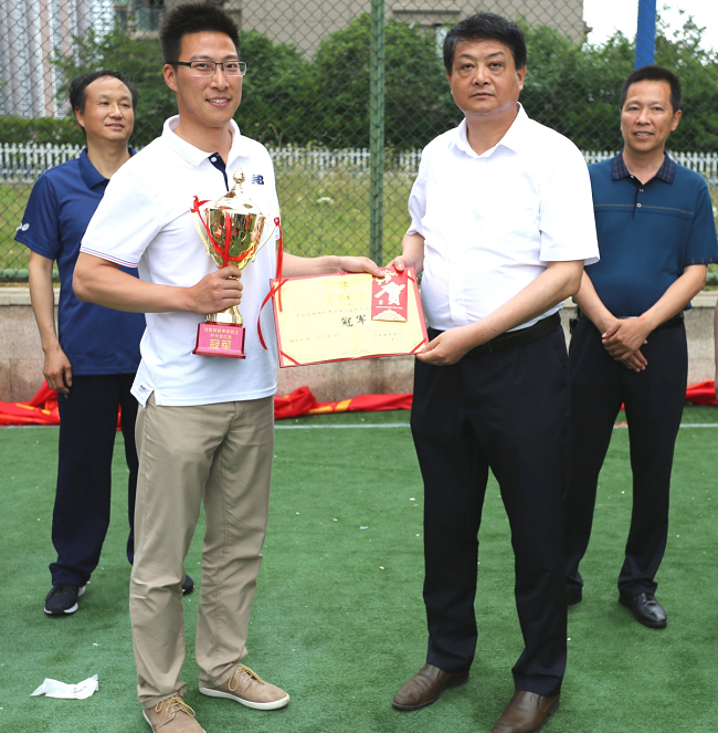 路桥集团乐成举行第二届职工乒乓球角逐