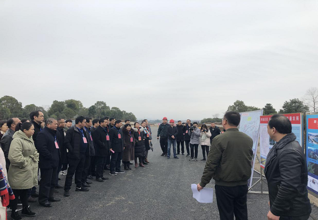 庐江县“两会”代表团莅临路桥集团S316巢庐路改365英国上市程一标段项目调研
