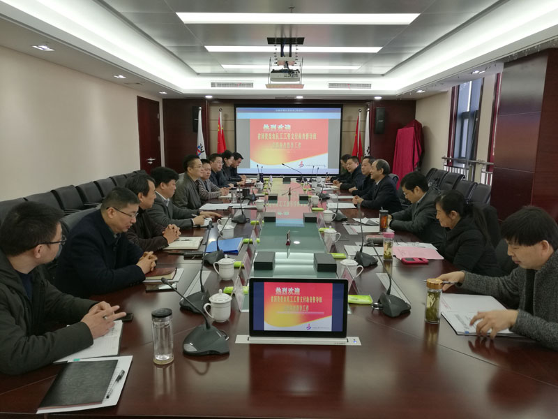 省国资委监事会主席郑成雨一行到集团公司检查督导农民工人为支付事情