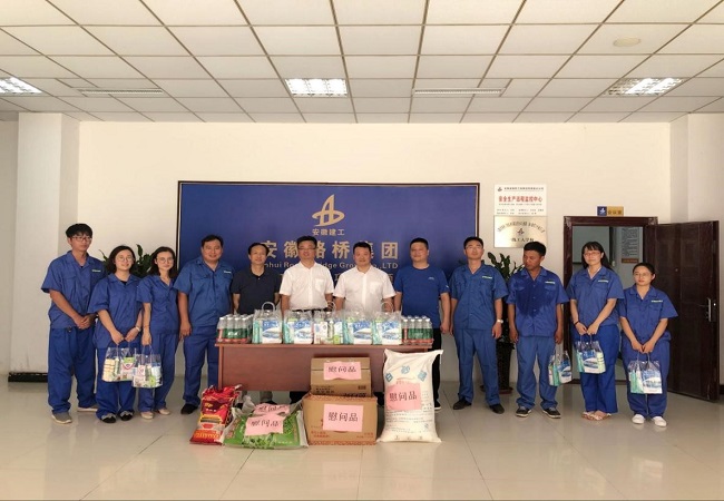 路桥集团向导分赴各项目开展“送清凉”活动