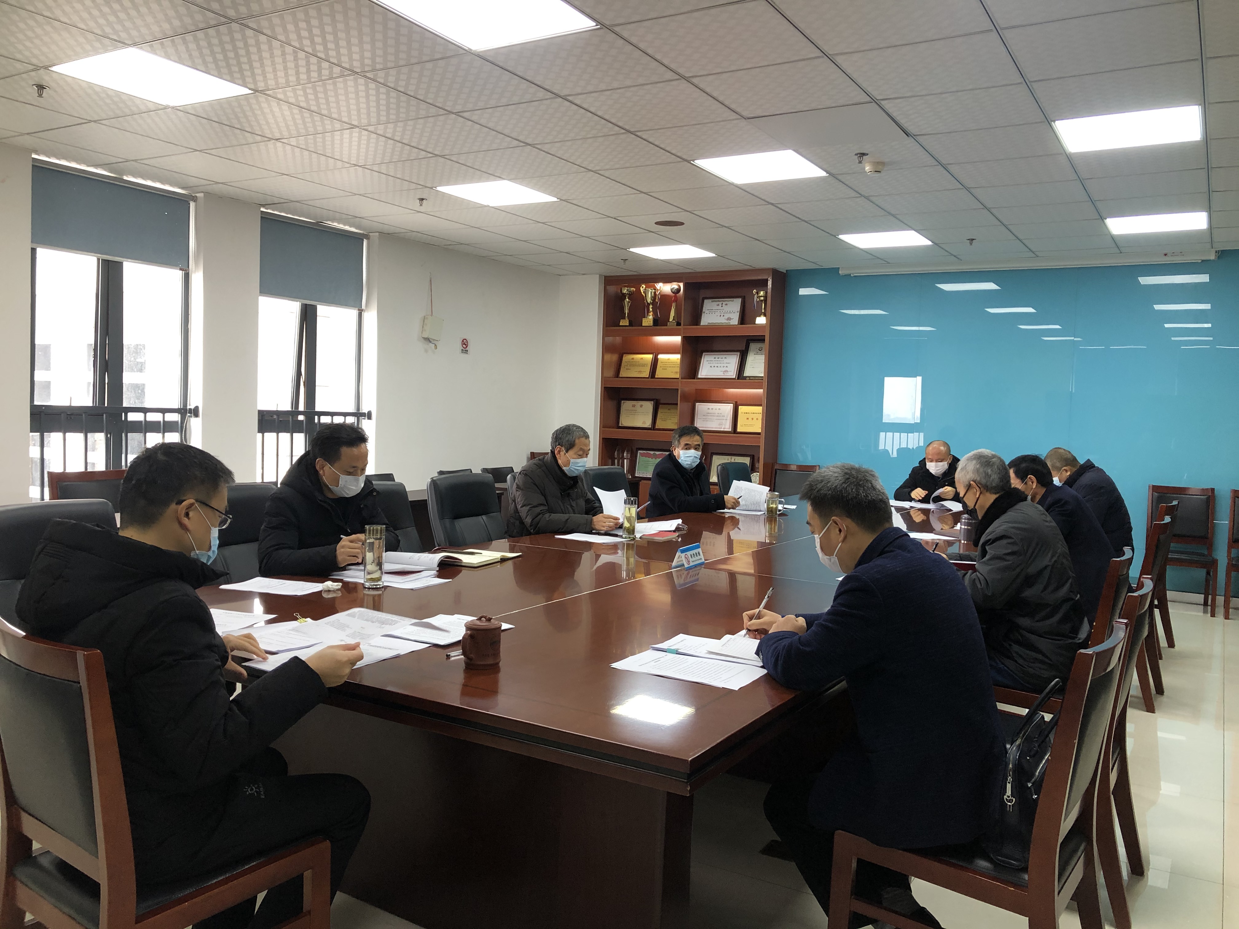 安徽路港公司党委理论学习中心组专题学习安排复产防疫事情