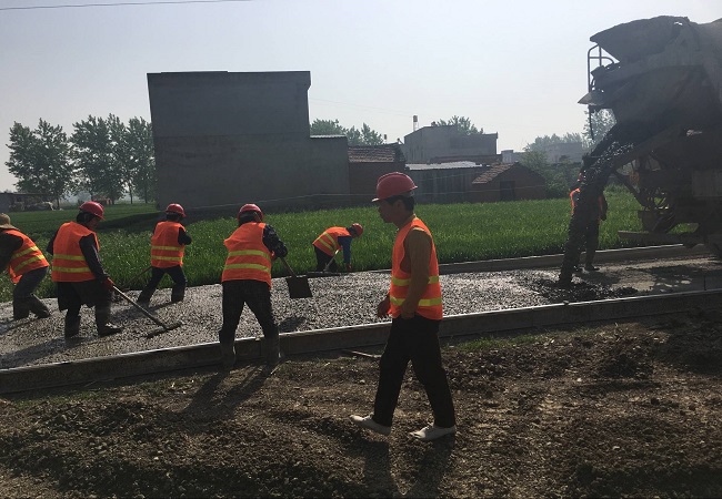 路桥集团灵璧县2018年农村蹊径工程五一劳动节组织慰问一线施工职员