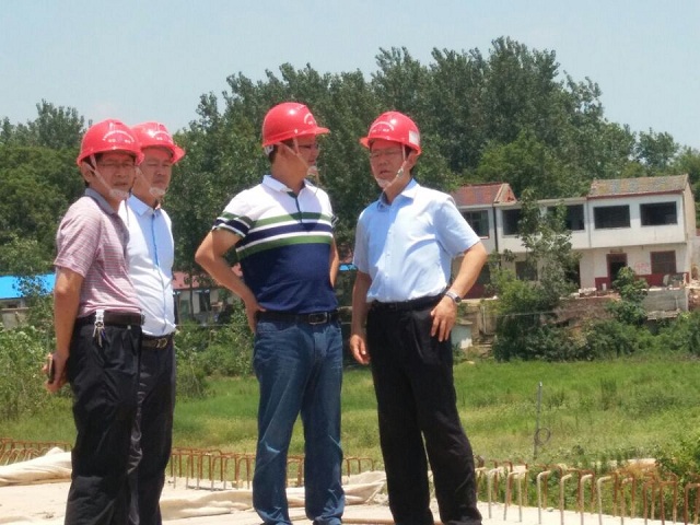 集团公司副总司理王厚良莅临安徽路港合安02标检查指导事情