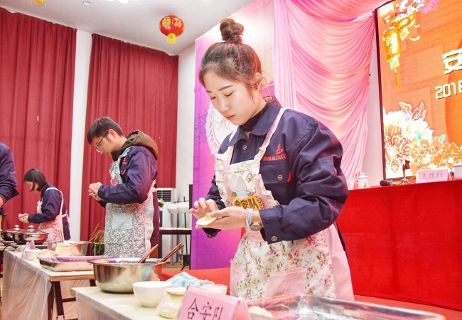 路桥集团检测公司举行2018年新春茶话会和第二届“包饺子”角逐暨员工拓展训练活动
