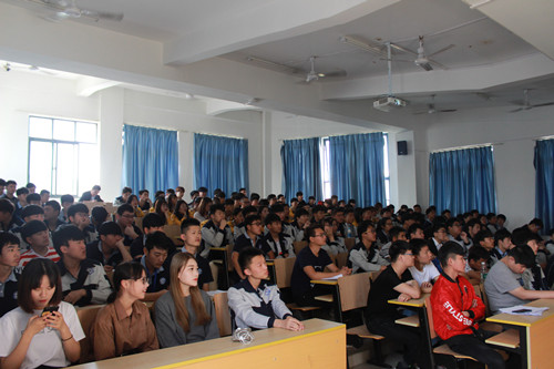 安徽365英国上市技师学院圆满举行2018年校园专场招聘会