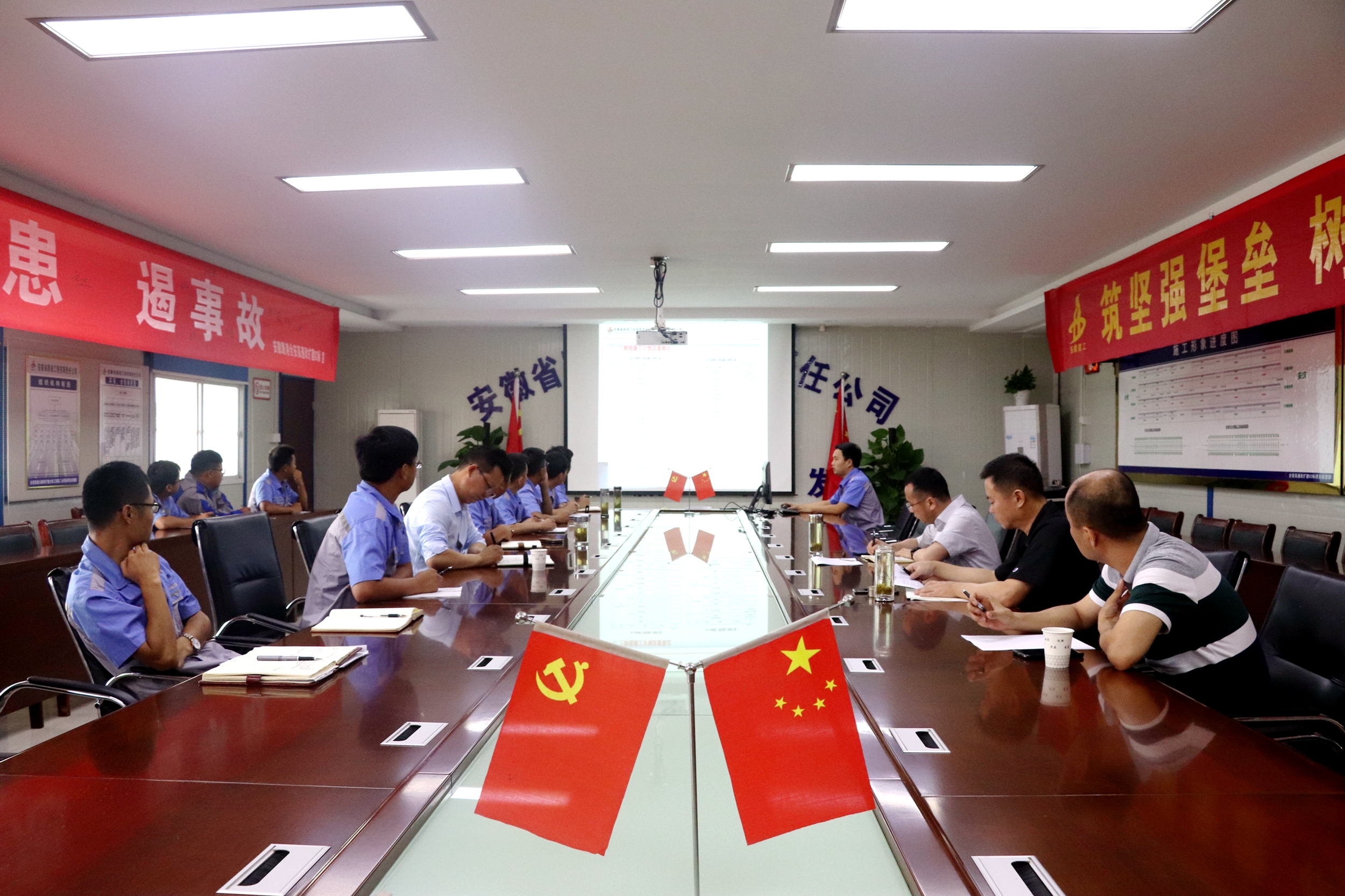安徽路港总司理叶明林赴第一分公司所属项目部调研指导事情