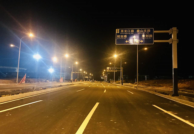 泥泞路变康庄道——路桥集团漂亮大道（重庆路至黑龙江路）正式放行通车