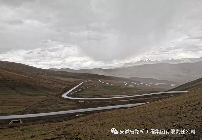 艰难困苦 玉汝于成——路桥集团西藏国道219线1条约段沥青路面顺遂意会