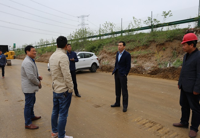 路桥集团党委书记、董事长、总司理盛明宏一行赴合安改扩建01标调研