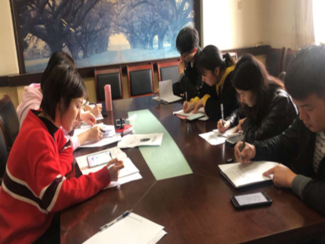 安徽一建团委组织学习职代会精神