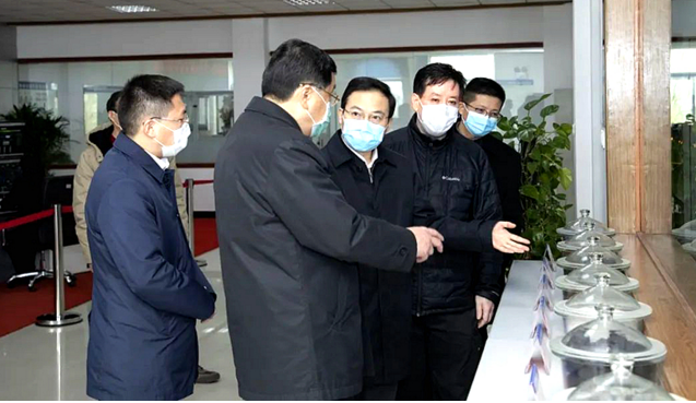 李中在海螺集团和省引江济淮集团调研督导时强调：坚持抓防控不放松抓生长不摇动 奋力争取疫情防控和谋划生长双胜利