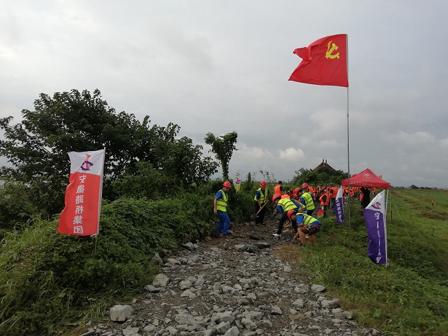 【路桥集团防汛抗洪在行动】S211项目部支援抢修防汛通道 