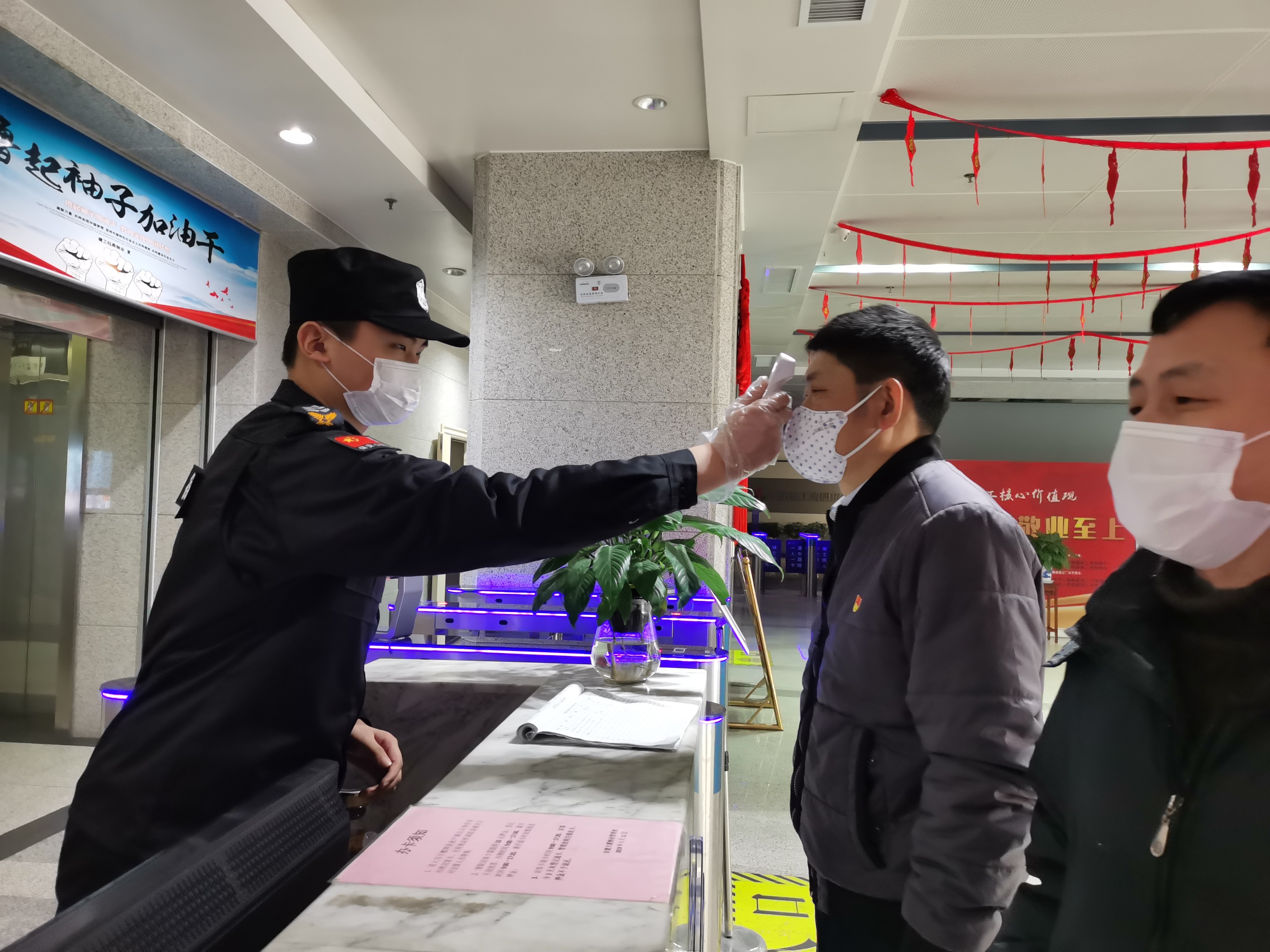 控股公司相关部分和单位赴安建物业公司督导疫情防控事情