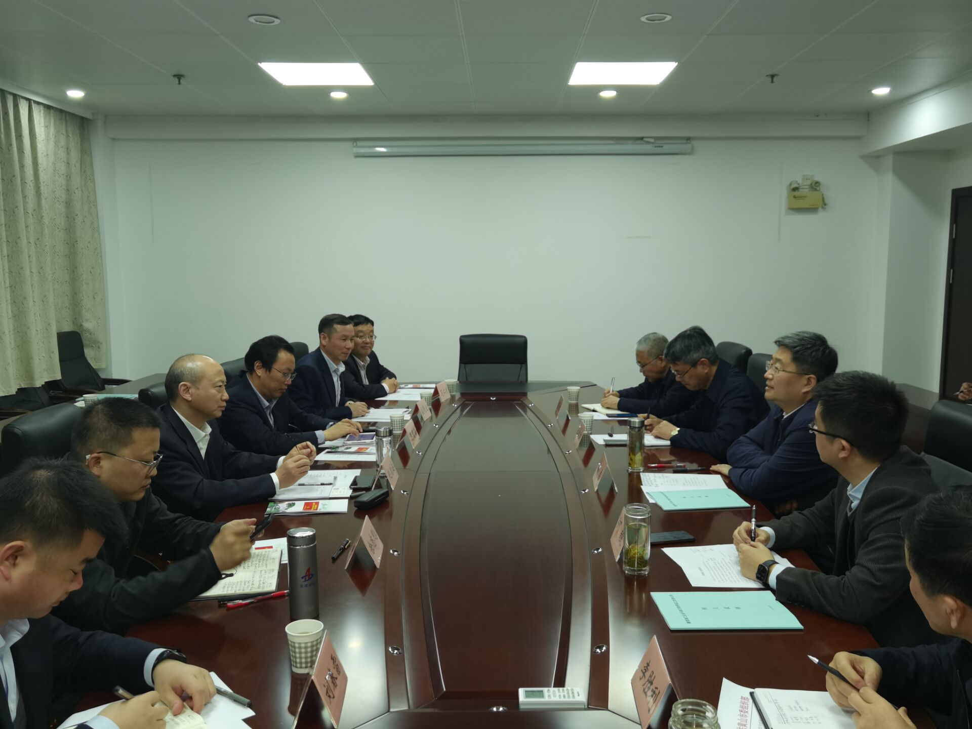 赵时运与黄山市市长孙勇举行事情谈判