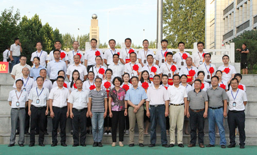 安徽365英国上市技师学院盛大举行庆祝第34个西席节、2018级新生军训结业暨开学仪式