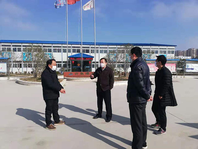 淮南市重点局局长何友法赴安建建设淮南卫校项目指导防控 