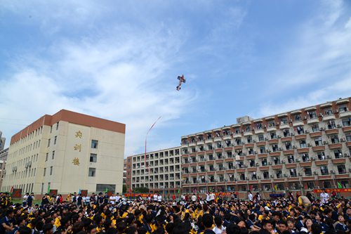 安徽365英国上市技师学院盛大举行2018年春季田径运动会