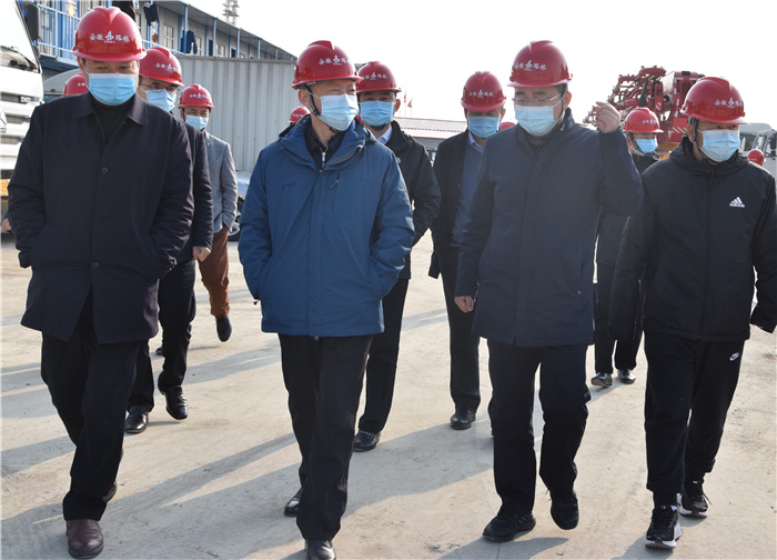 赵时运探望慰问安徽路桥舒城智慧小镇EPC项目员工