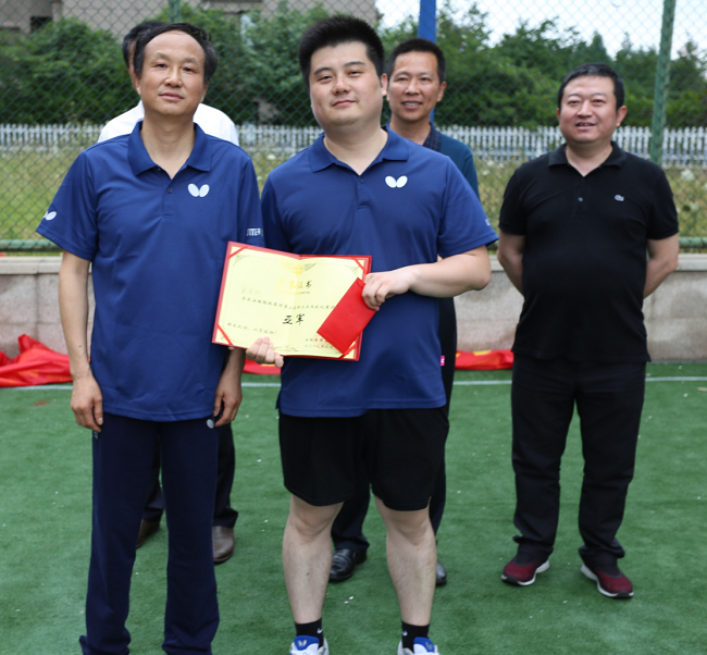 路桥集团乐成举行第二届职工乒乓球角逐
