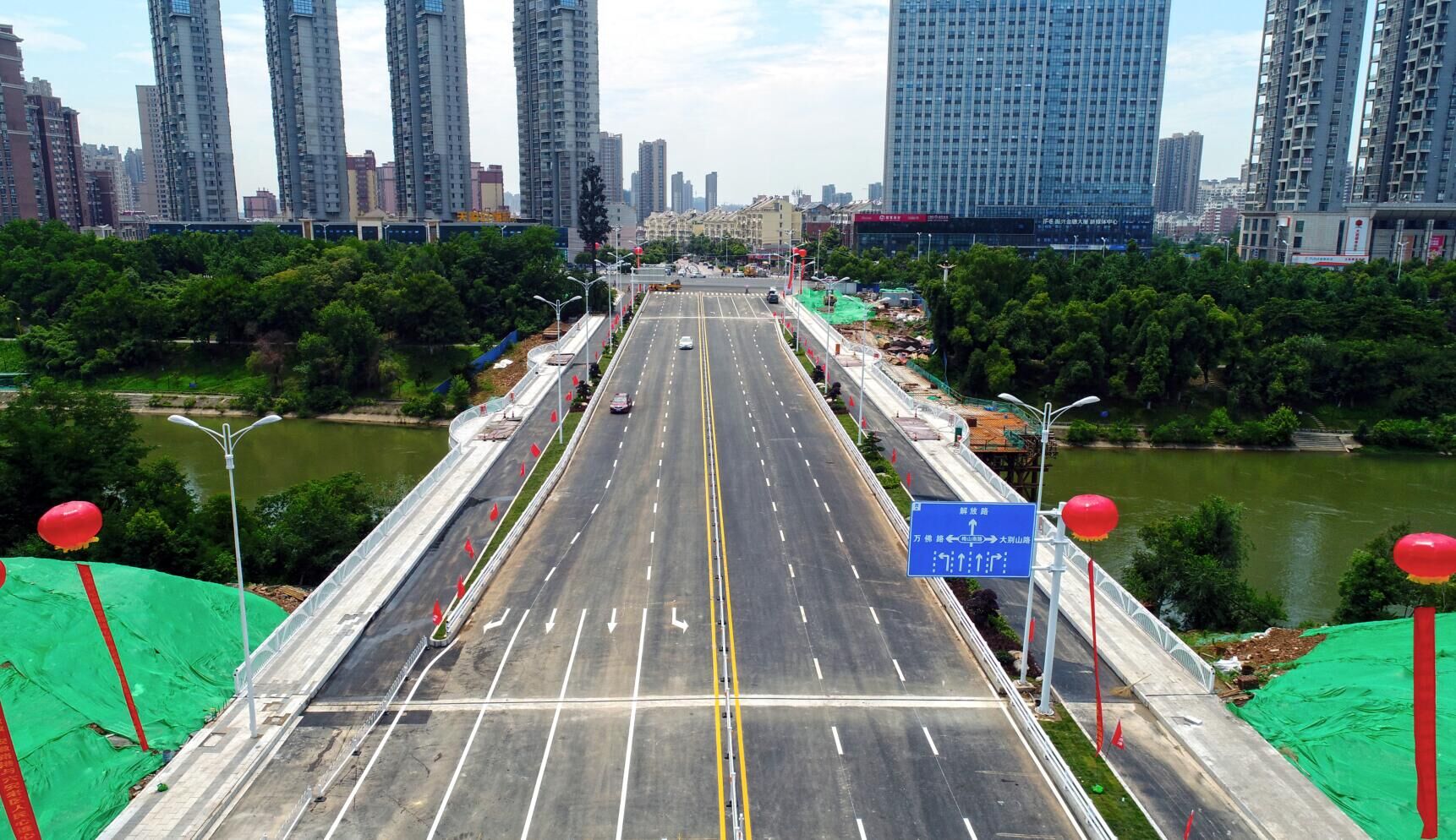 安徽路港承建的六安市龙河路桥建成通车