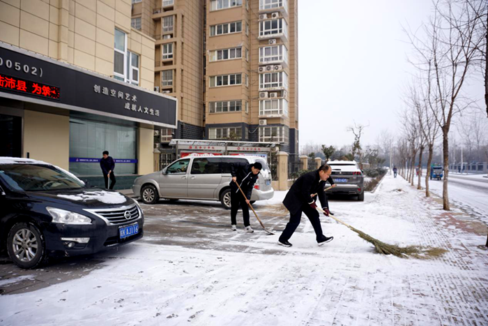 不惧风雪 坚守岗位：安建地产各单位共御冰雪，，，，转达正能量！