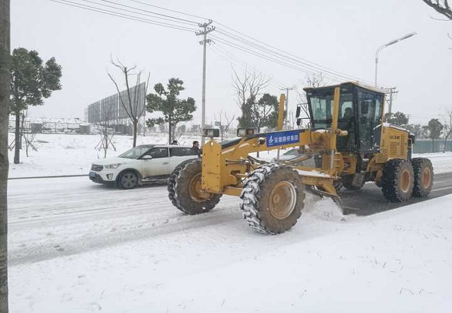 风雪无情人有情,安徽路桥集团在皖各项目起劲开展铲雪除冰抢险