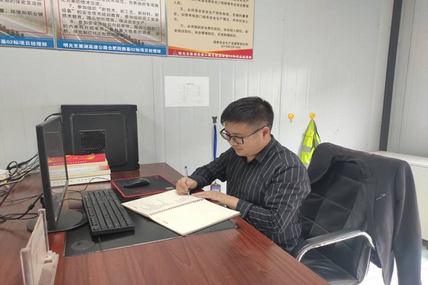 安徽路港“学史崇德，，，，，，践行我的单位观”系列报道2：通俗中的坚守，，，，，，奉献中的继续